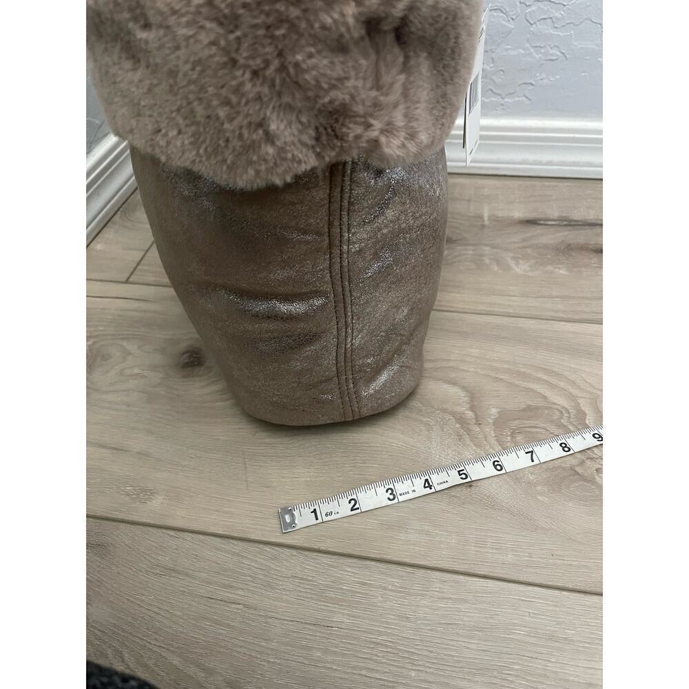 Jessica Simpson Flora Faux Fur Tote Bag In Champagne - Picture 12 of 14